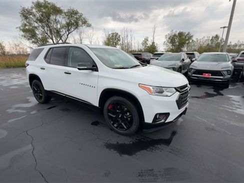 Certified 2020 Chevrolet Traverse Premier w/ Redline Edition image 2