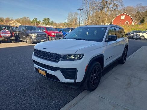 New 2026 Jeep Grand Cherokee Altitude AWD/4WD image 3