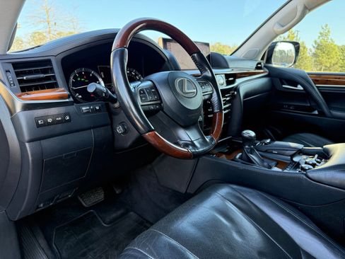 Used 2018 Lexus LX 570 4WD w/ Luxury Package image 21