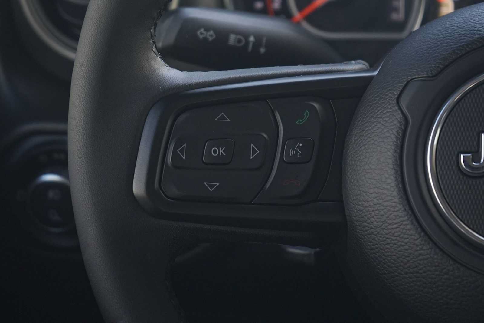 Used 2023 Jeep Gladiator Sport AWD/4WD image 17