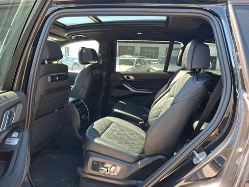 Used 2023 BMW X7 xDrive40i w/ M Sport Package AWD/4WD image 10