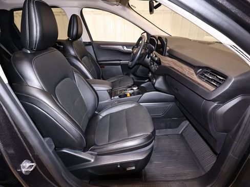 Certified 2020 Ford Escape Titanium w/ Titanium Premium Package 2.0 AWD/4WD image 21