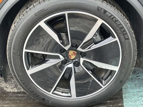 Used 2024 Porsche Macan 4 Electric image 11