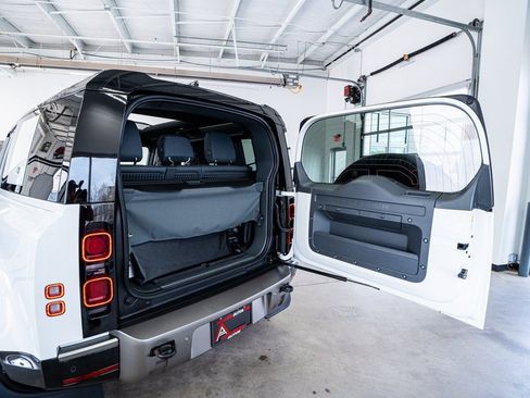 Used 2022 Land Rover Defender 90 X-Dynamic S image 59