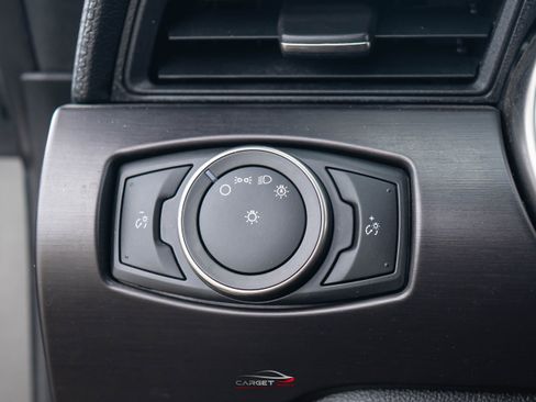 Used 2016 Ford Mustang Shelby GT350 w/ Technology Package image 31