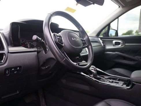 Certified 2022 Kia Sorento SX image 22