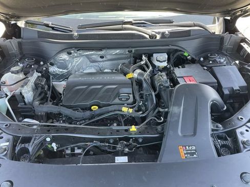 Used 2025 Chevrolet Trax LT FWD image 28