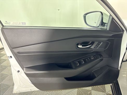 Used 2023 Honda Accord EX-L image 11