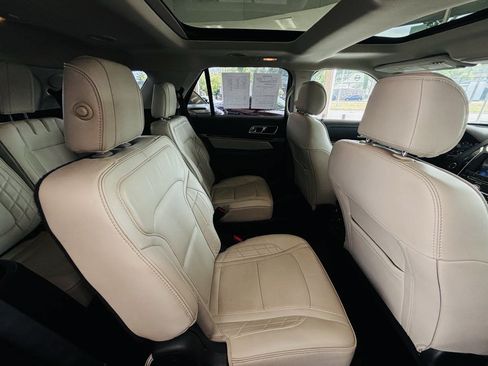Used 2017 Ford Explorer Platinum AWD/4WD image 37
