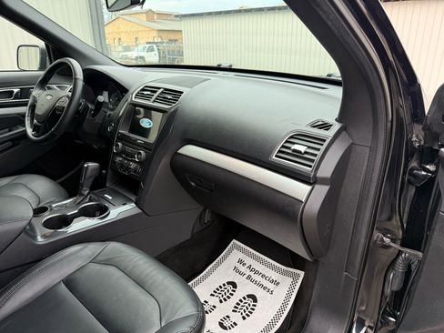 Used 2017 Ford Explorer XLT w/ Equipment Group 202A image 29