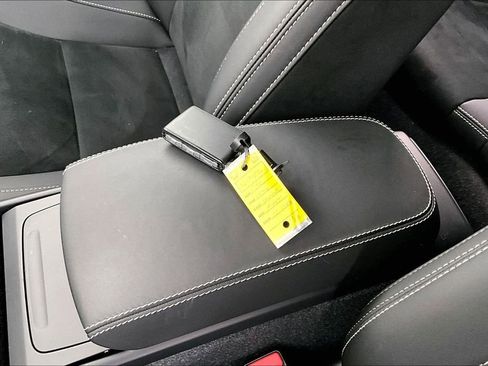 Used 2024 Volvo XC40 Recharge Ultimate w/ Protection Package Premier image 13