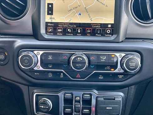 Used 2022 Jeep Wrangler Unlimited Sport w/ Sun And Sound Package AWD/4WD image 17