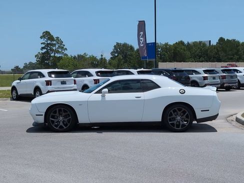 Used 2019 Dodge Challenger GT RWD image 2