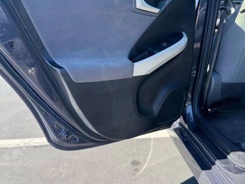 Used 2014 Toyota Prius Two image 9