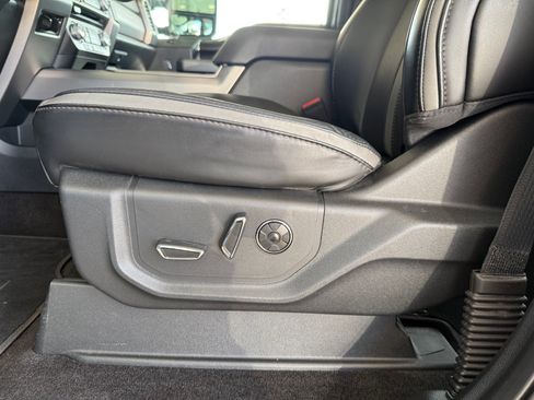 Used 2018 Ford F350 Platinum w/ Platinum Ultimate Package AWD/4WD image 25