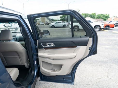 Used 2019 Ford Explorer Limited w/ Class III Trailer Tow Package FWD image 12