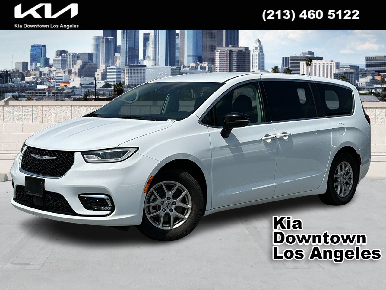 Used 2024 Chrysler Pacifica Touring-L FWD image 1
