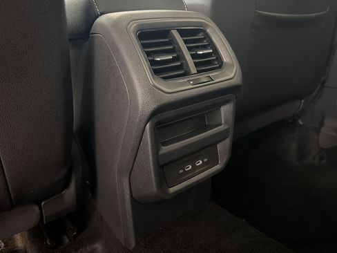 New 2026 Volkswagen Taos SE FWD image 32