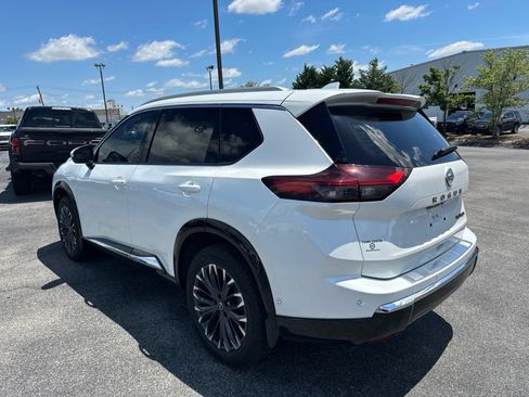 Used 2024 Nissan Rogue Platinum w/ Platinum Premium Package FWD image 4