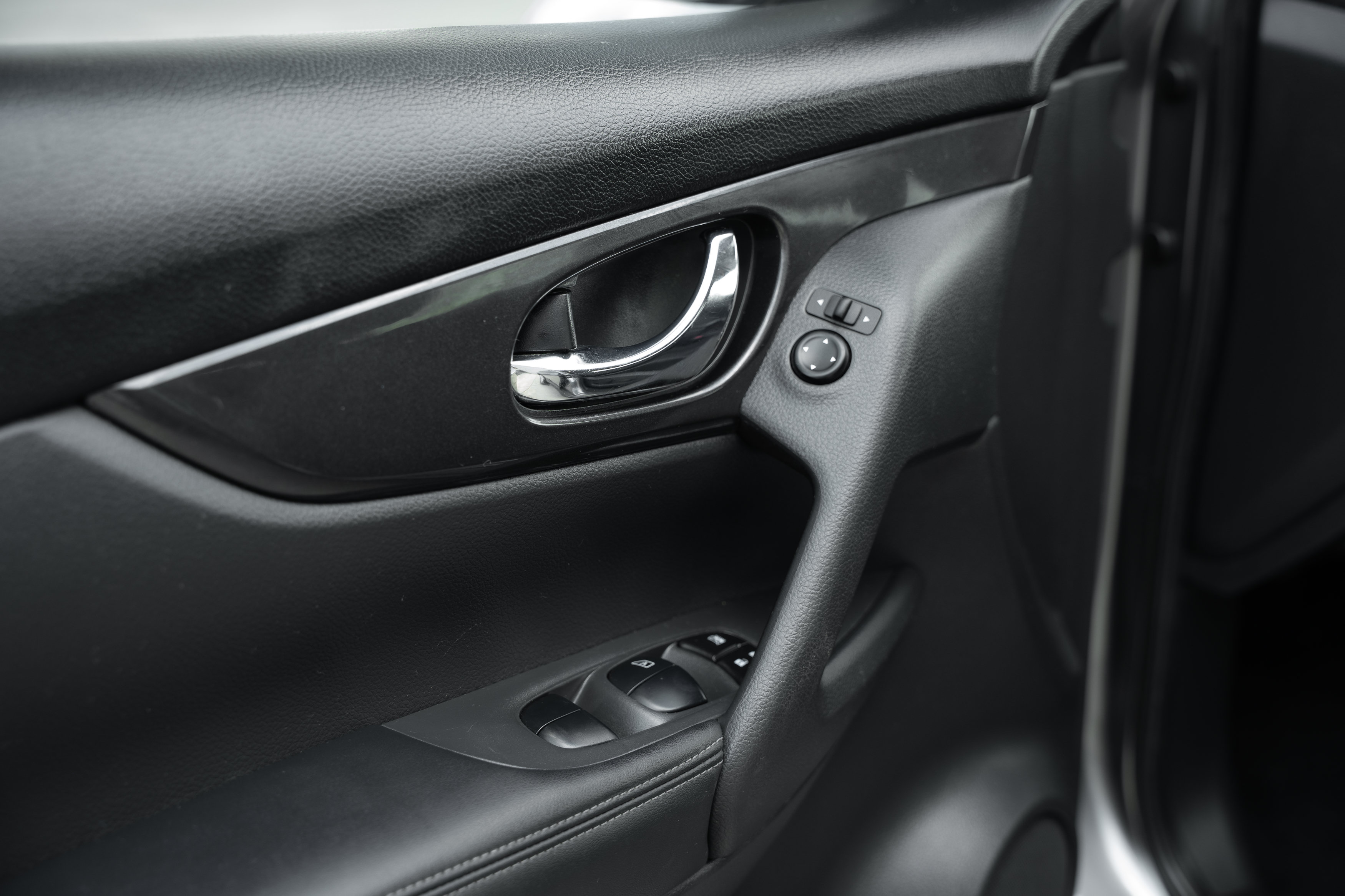 Used 2019 Nissan Rogue SV AWD/4WD image 15