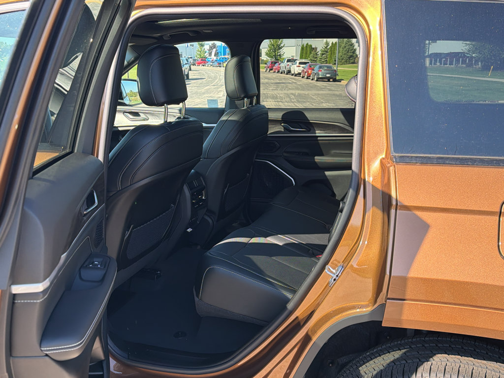 New 2027 Jeep Grand Cherokee Limited AWD/4WD image 35