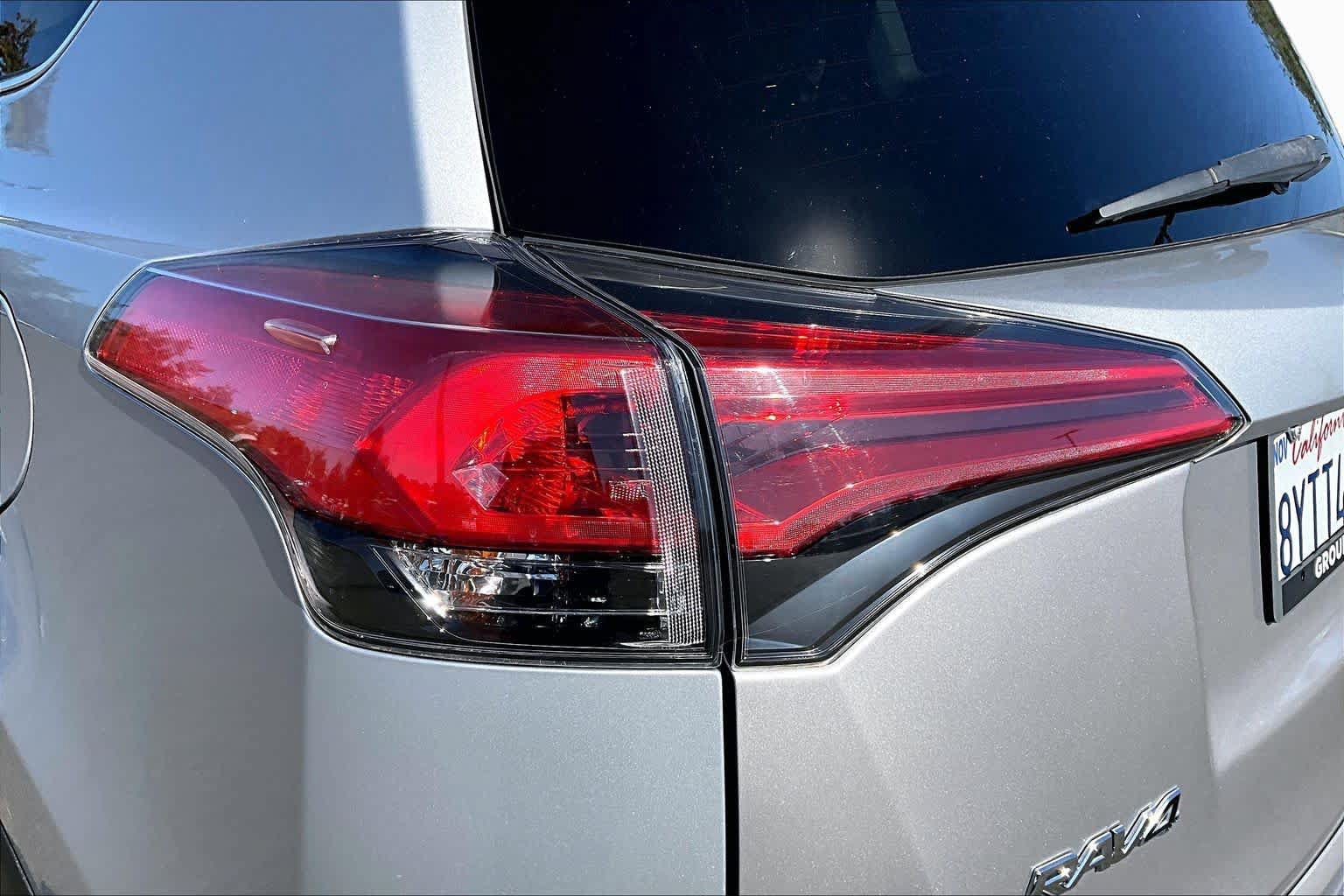 Used 2018 Toyota RAV4 XLE AWD/4WD image 28