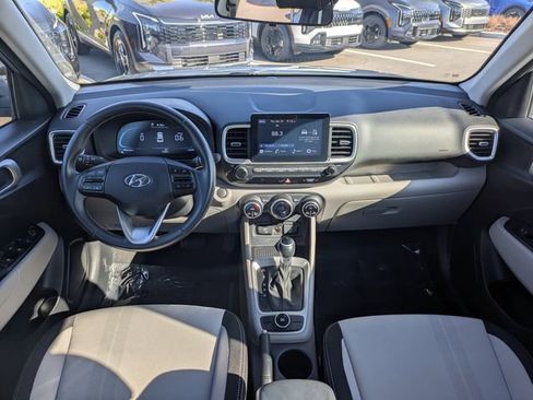 Used 2025 Hyundai Venue SEL FWD image 15
