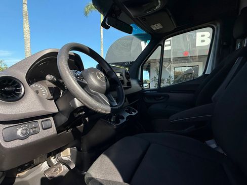 Used 2022 Mercedes-Benz Sprinter 2500 image 10