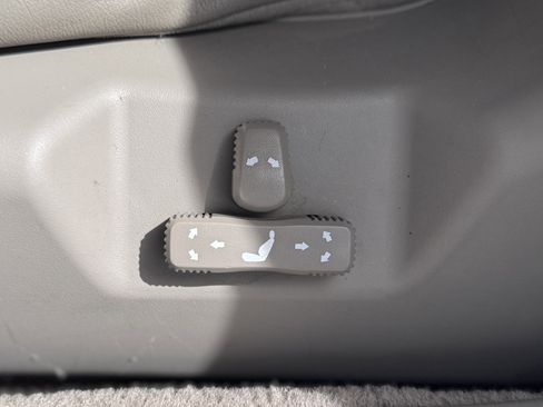 Used 2005 Hyundai XG350 FWD image 28