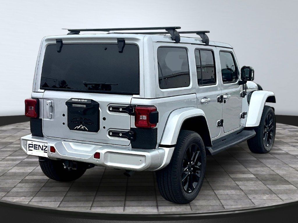 Used 2023 Jeep Wrangler Unlimited Sahara AWD/4WD image 7