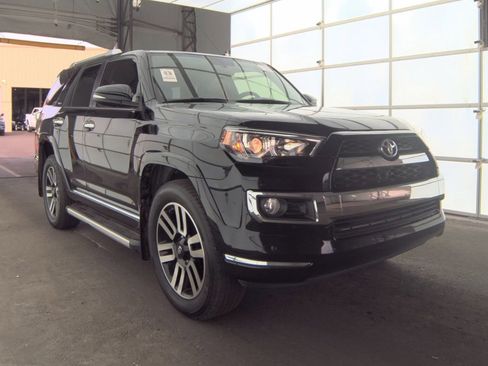 Used 2018 Toyota 4Runner SR5 image 3