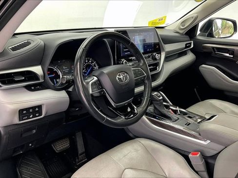 Used 2021 Toyota Highlander Platinum image 14