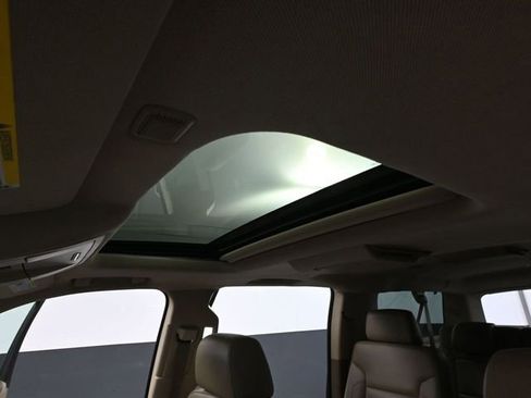 Used 2016 GMC Yukon XL SLT w/ Premium Edition image 25