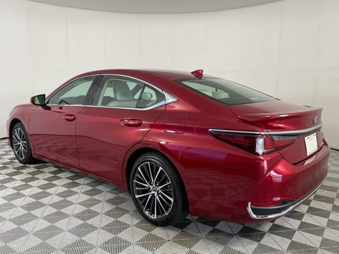 Certified 2025 Lexus ES 300h w/ Premium Package image 4