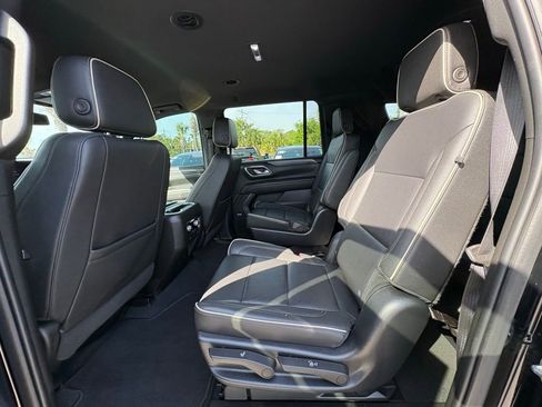 Used 2022 GMC Yukon XL SLT w/ SLT Luxury Package AWD/4WD image 14