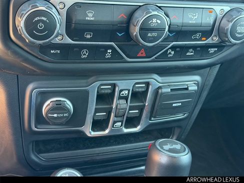 Used 2021 Jeep Wrangler Unlimited Sahara AWD/4WD image 29