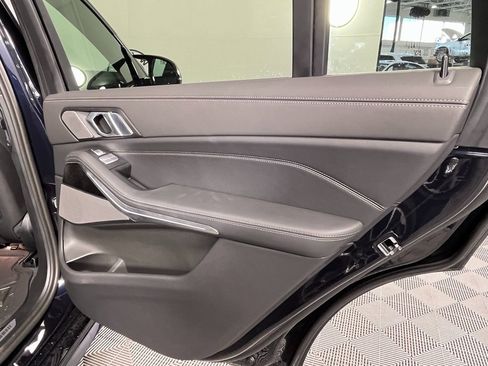 Used 2025 BMW X7 M60i w/ Executive Package image 21