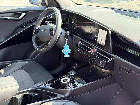 Used 2025 Kia Niro EX FWD image 21