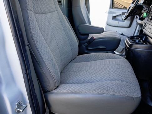 Used 2021 Chevrolet Express 2500 w/ Enhanced Convenience Package image 11