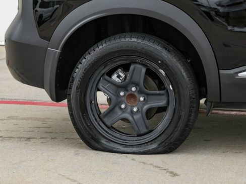 Used 2025 Nissan Kicks SV w/ Illumination Package FWD image 42