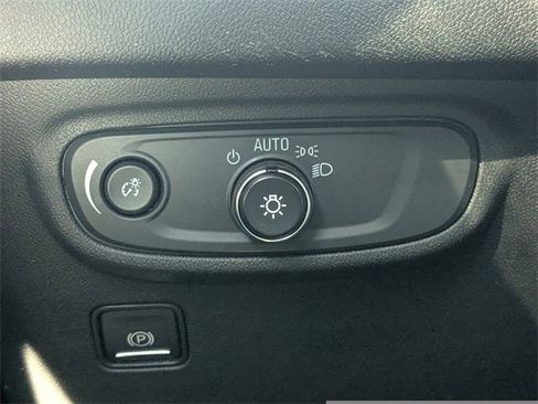 Used 2020 GMC Terrain SLE w/ Driver Convenience Package image 28