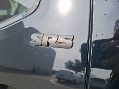 Used 2018 Toyota Tacoma SR5 image 13