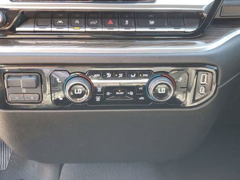 Used 2025 Chevrolet Silverado 1500 LT image 25