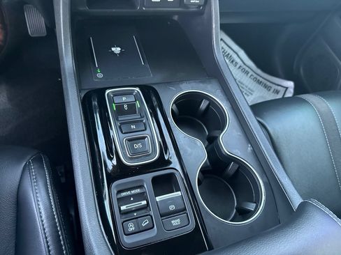 Used 2025 Honda Pilot EX-L image 11