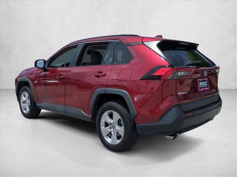 Used 2021 Toyota RAV4 XLE w/ Convenience Package FWD image 8