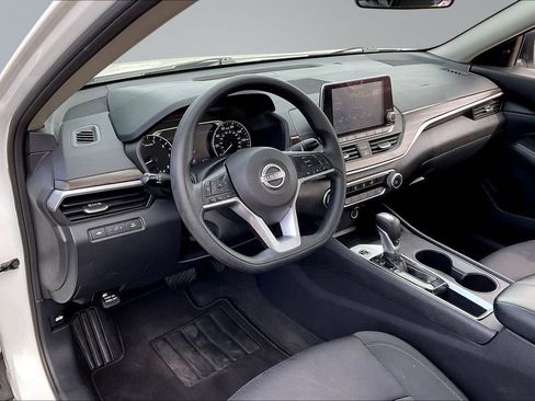 Used 2025 Nissan Altima 2.5 SV image 17