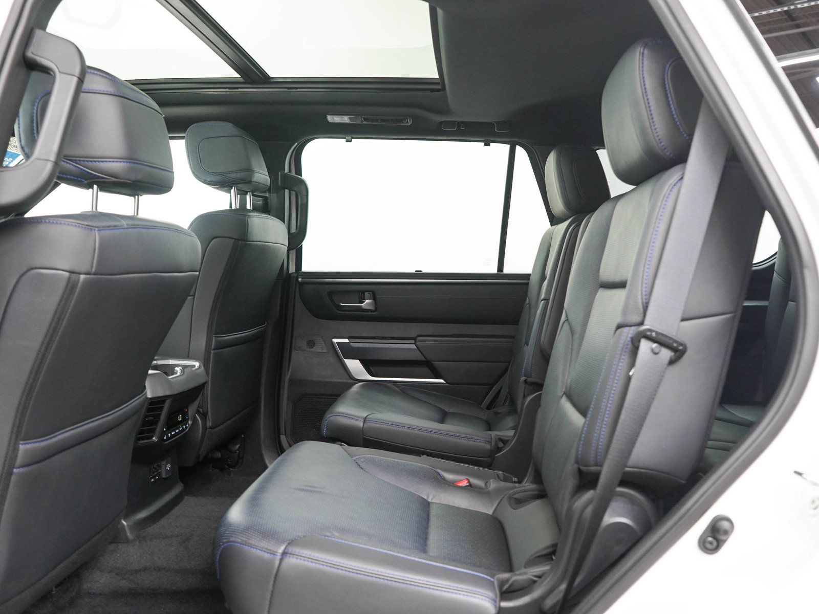 Used 2025 Toyota Sequoia Platinum AWD/4WD image 16