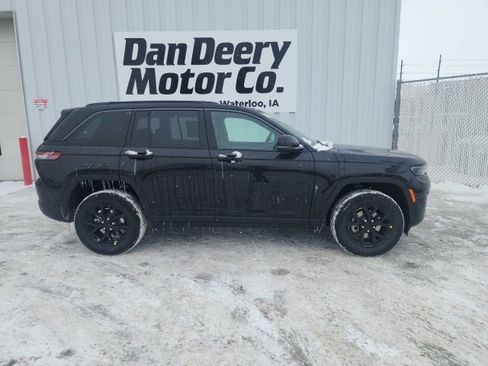 New 2026 Jeep Grand Cherokee Altitude image 13