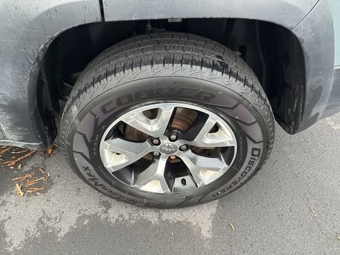 Used 2015 Jeep Cherokee Trailhawk w/ Comfort/Convenience Group image 11