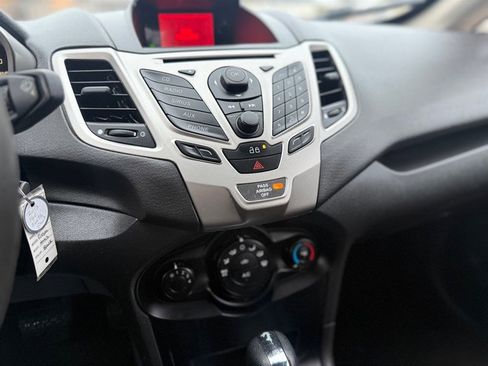 Used 2013 Ford Fiesta SE image 12